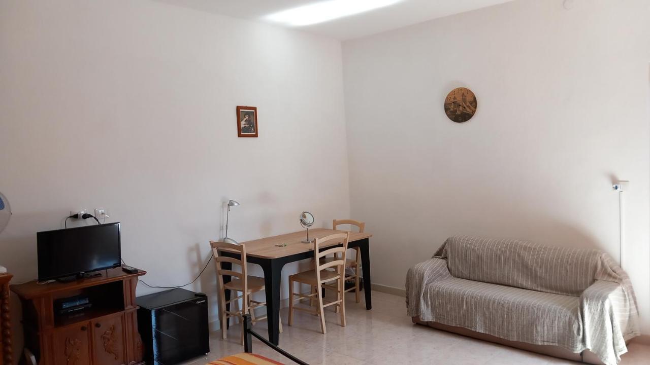 B&B Il Cortile Del Sole Olmedo Kültér fotó