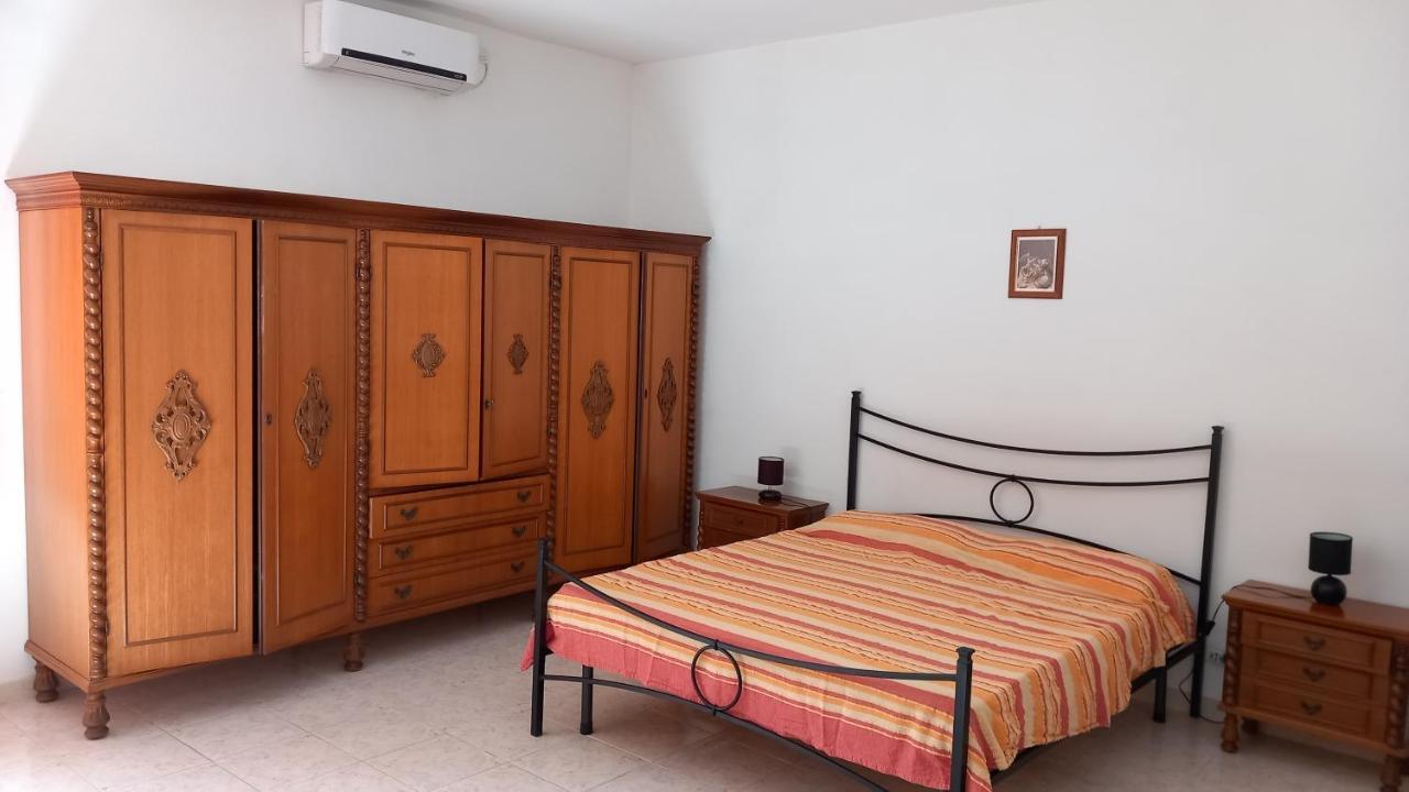 B&B Il Cortile Del Sole Olmedo Kültér fotó
